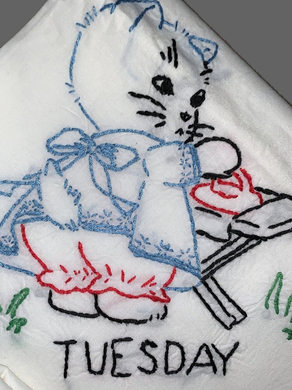 7 Vintage Embroidered Kitten Cat Day-of-Week Tea Towels Anthropomorphic Chores - Picture 7 of 16